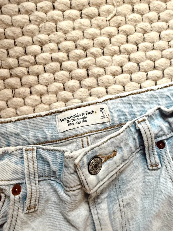 Abercrombie Jeans - Image 2