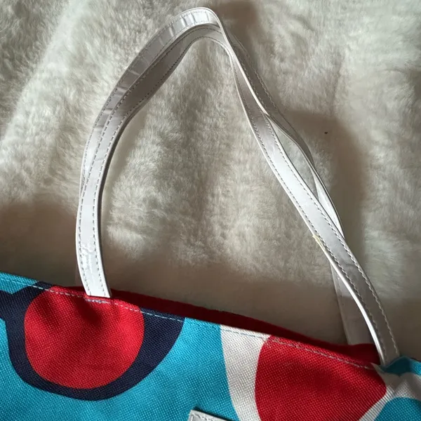 Estée Lauder Lisa Perry Sunglasses Beach Tote Bag. - Image 3
