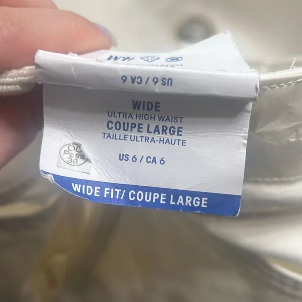 ✨H&M White Wide Ultra High Sz 6 White Jeans✨ - Image 9