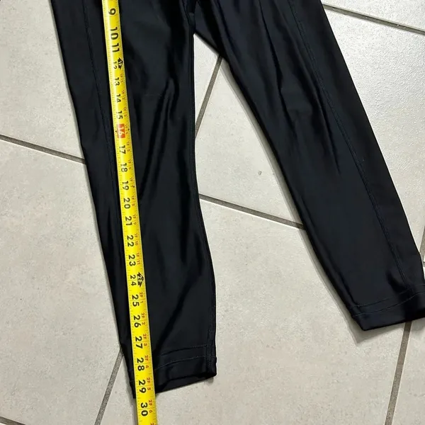 Under Armour Women Black Compression Capri‎ Leggings Heatgear Athletic Size M - Image 5