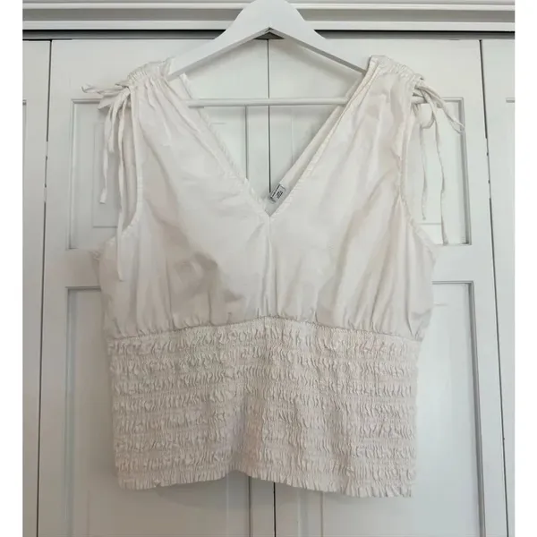 Old navy smocked white tie shoulder cropped tank size large - Image 2