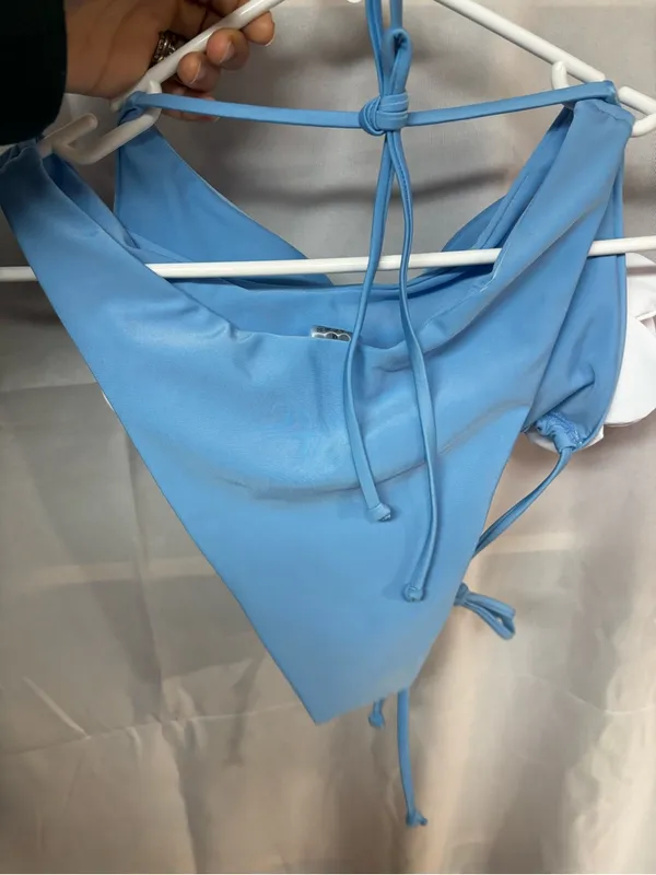 SHEIN Blue Bikini with Cream Floral Appliqués - Image 3