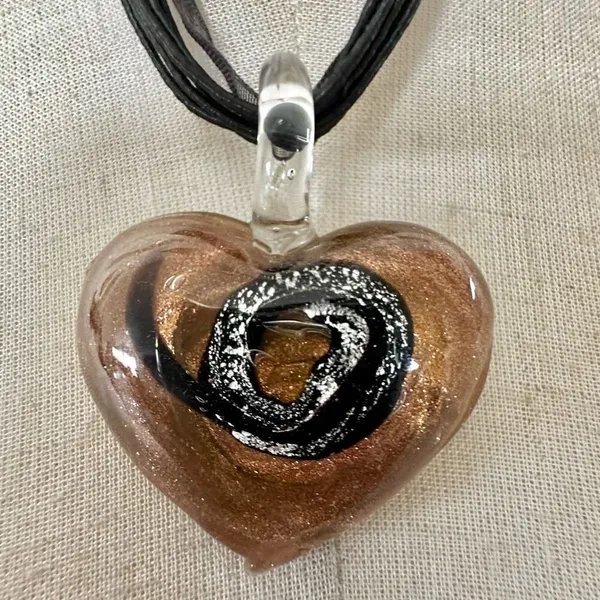 Gold tone black glass heart pendant necklace - Image 2