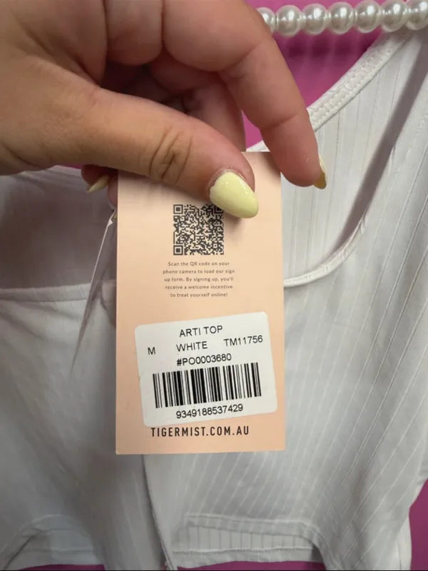 NWT Tiger Mist arti White Scoop-Neck Crop Top - Image 4