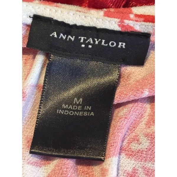 Ann Taylor Women's Sz Med Red White Floral Print Short Sleeve Draped V-Neck Top - Image 9