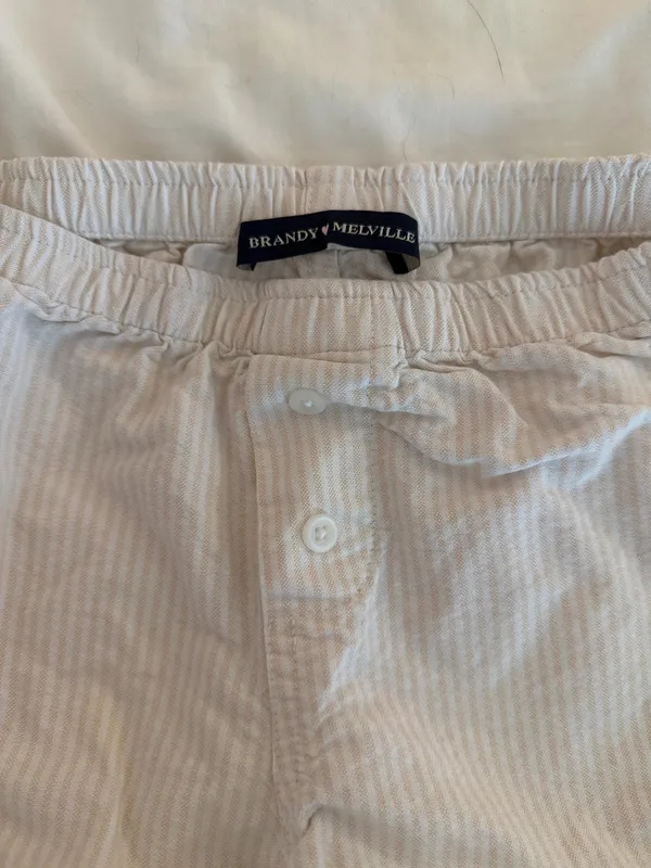 One Size Brandy Melville Pink and White Sleep Shorts - Image 2