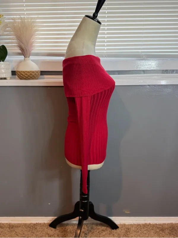 Source Unknown Off-the-Shoulder Ribbed Sweater Top in Red - Image 4