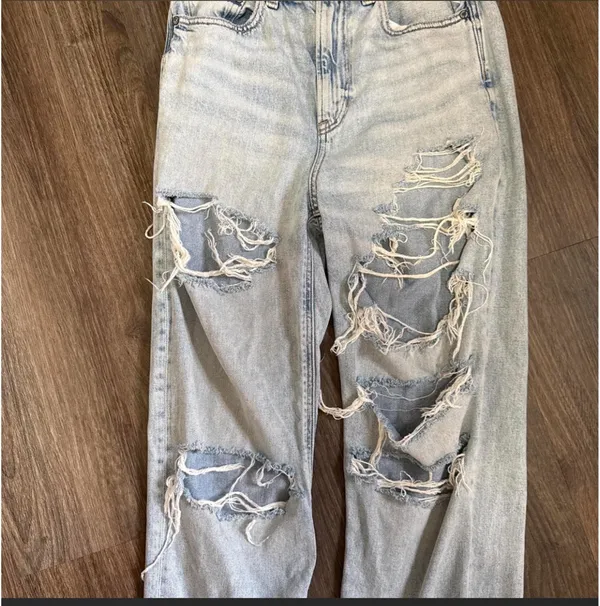 American Eagle Jeans - Image 2