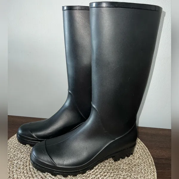 Rubber Rain Boots Size 8 - Image 10