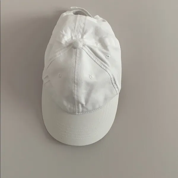 White cap - Image 2
