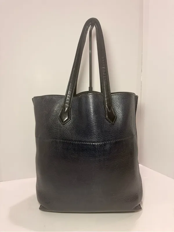 Fendi Dark Navy Leather Tote with Hanging Tag - Image 13