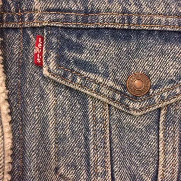 Levi’s Sherpa Jean jacket small light wash women’s - Image 4