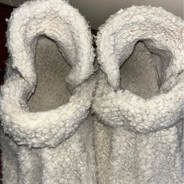 L.L. Bean women’s Sherpa slippers size 10 medium - Image 7