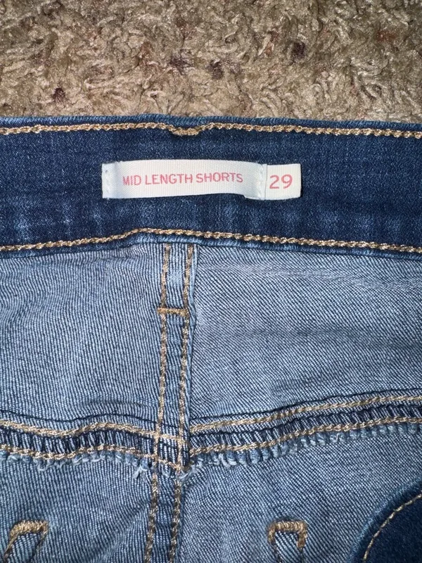 Levi’s Dark Wash Denim Roll-Cuff mid Length Shorts size 29 - Image 7