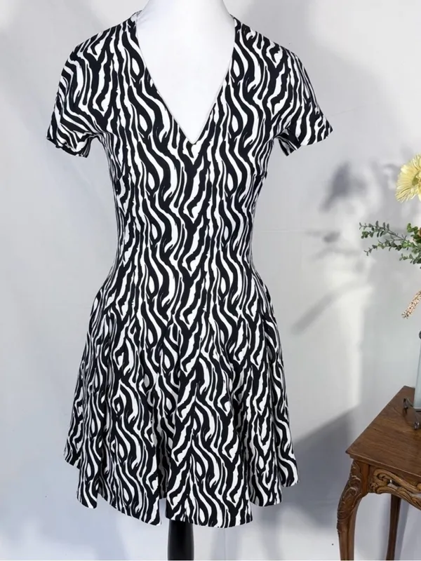 💥REISS Black White Zebra Fit & Flare V Neck Mini Dress Pockets Sz 2 💛 - Image 13