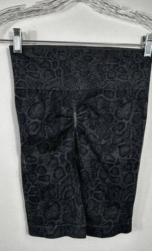 New Gymshark Adapt Animal Seamless Cycling Breathable Shorts Black Size Medium - Image 3
