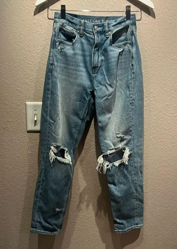 American Eagle Woman’s Mom Jeans Size 00 Short Distressed - Image 2