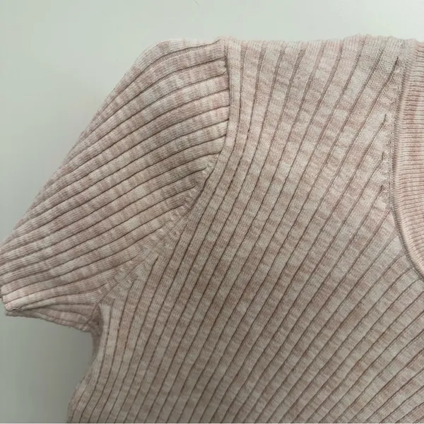Abercrombie and Fitch Pink Short Sleeve Cropped Sweater - Image 3