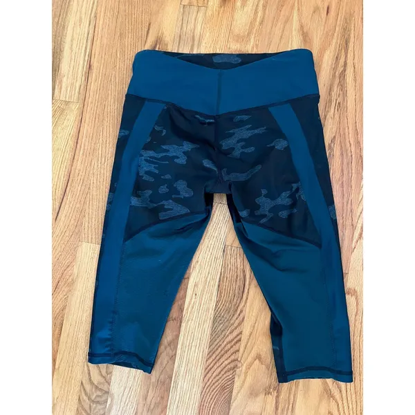 Lululemon Clip In Crops Lotus Camo‎ Oil Slick Blue/ Alberta Lake 8 - Image 2