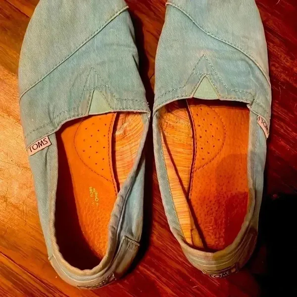 Tom’s Shoes - Image 3