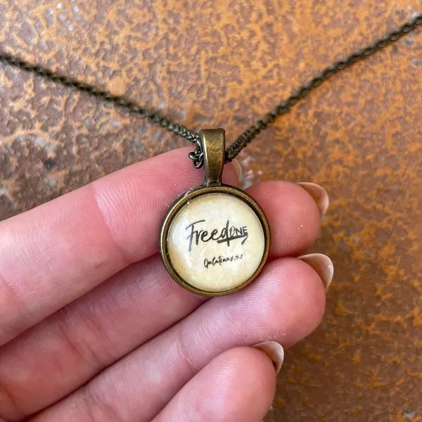 Freedom Galatians 5:2 necklace - Image 3