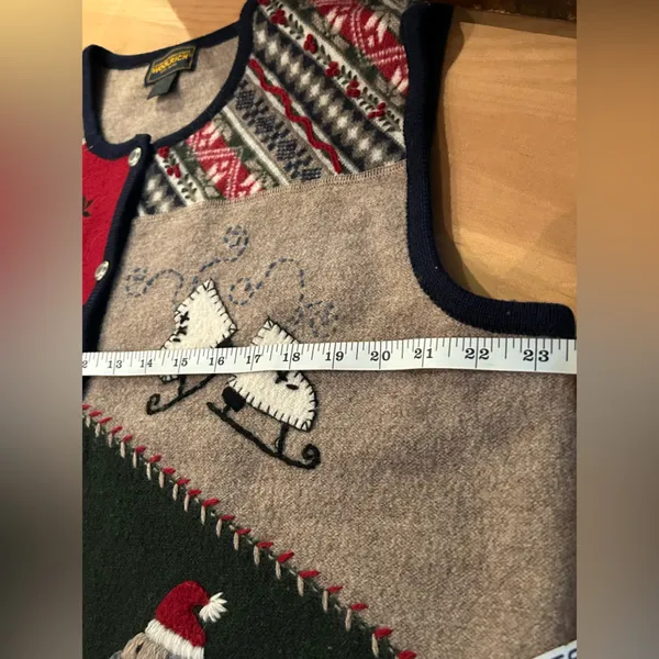Woolrich Embroidered Skates Santa Christmas Holiday Sweater Vest Womens XL. - Image 9