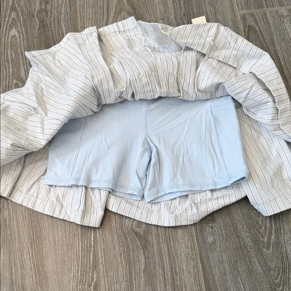 NEW Aerie offline varsity pin striped pleated skort with buttons bike shorts XS - Image 2