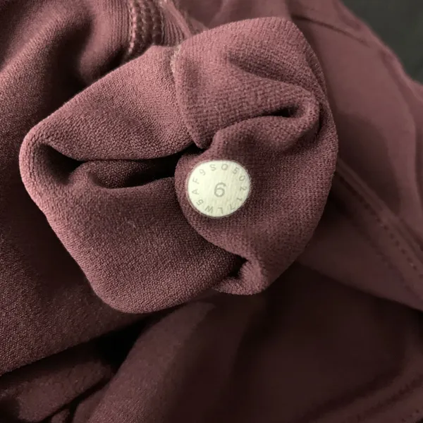 Lululemon Maroon 7/8‎ High Rise Leggings 6 Athleisure Workout Yoga - Image 8