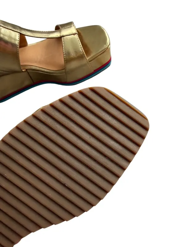 BILL BLASS Gold Platform Sandals Size 7.5 - Image 2
