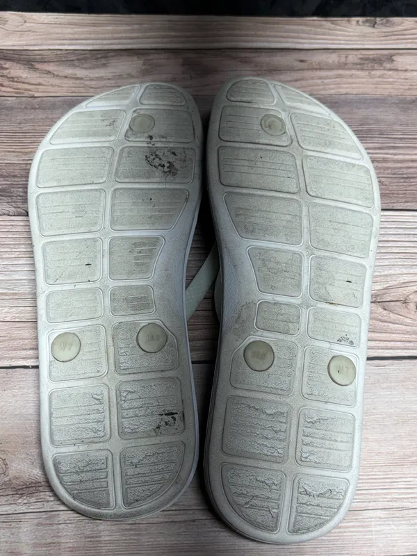 Green And White Nike Tong Sandals - Image 3