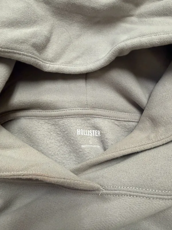 Hollister Women’s Sweatshirt - Image 2