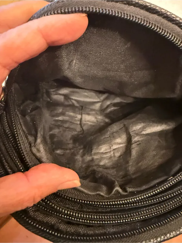 Quilted Crossbody Bag Black - Image 7