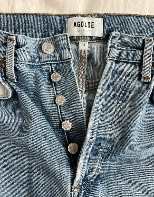 AGOLDE '90s Crop Distressed Jeans in Echo - Image 3