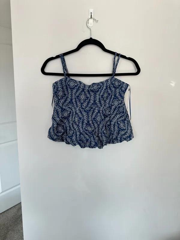 Zara Blue and White Floral Eyelet Cami Bubble Hem Crop Top Size M - Image 3