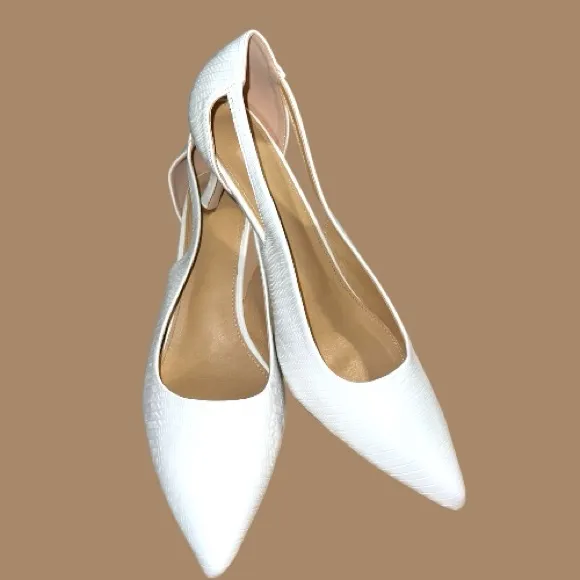 Elegant White textured design with peekaboo cut out . 3” heels - Image 3