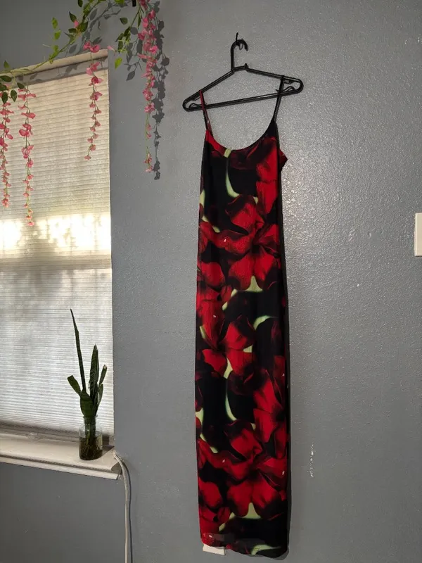 White Fox Red Floral Mesh Maxi Dress – Size Medium - Image 2