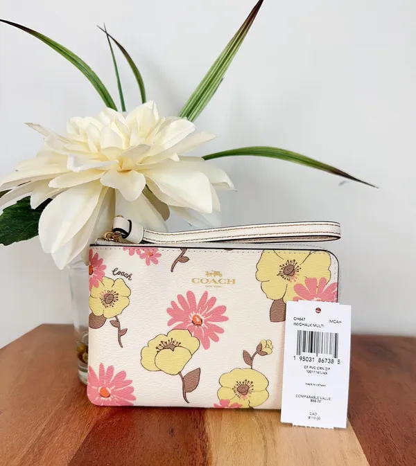 Coach NWT Corner Zip Wristlet With Floral Cluster Print - Image 2