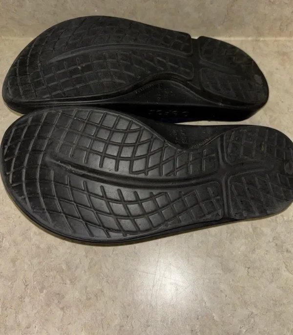 OOFOS OOAHH The Comfy Cushion Slide Sandals - Image 4