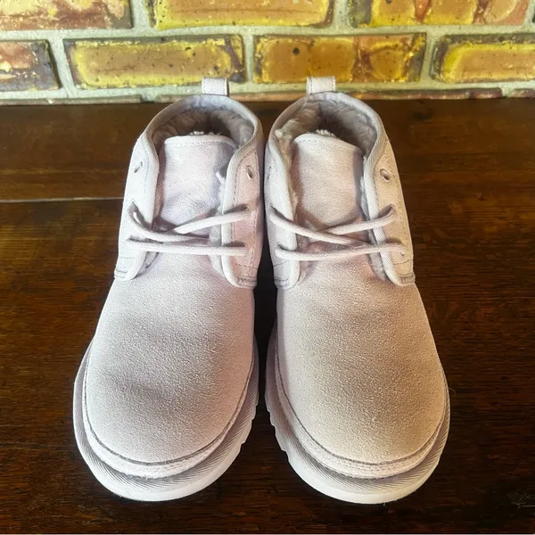 UGG Neumel Women's Boot Size 7 #241A - Image 4