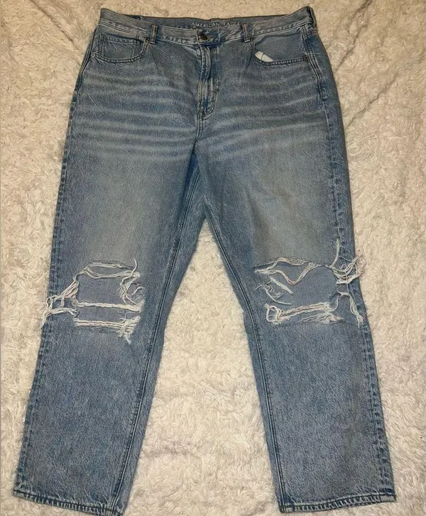 American Eagle Mom Jean Size 18 Light Wash Denim with Distressing - Image 2