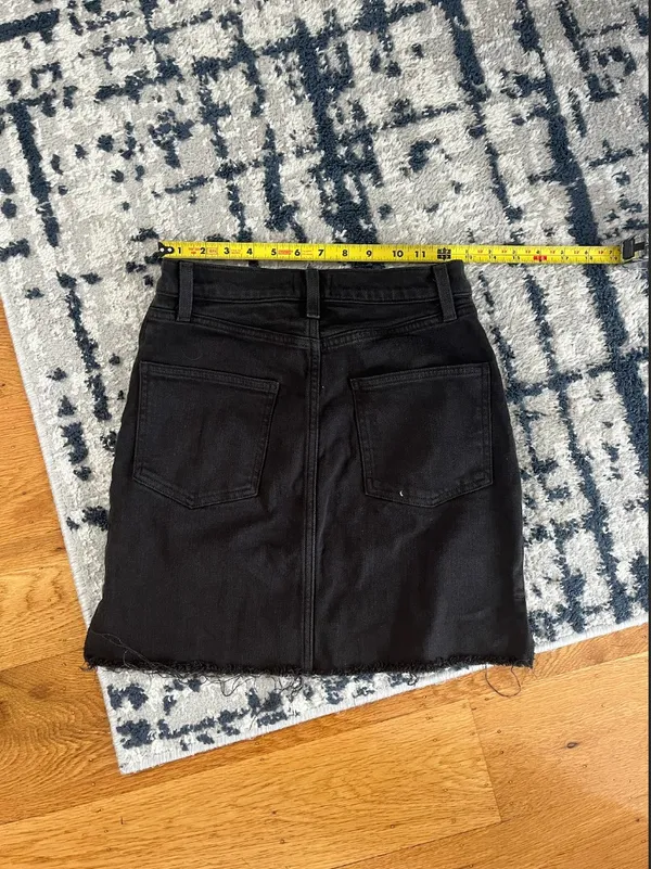Aritzia Wilfred Free Black Denim Raw Hem Mini Skirt - Image 5