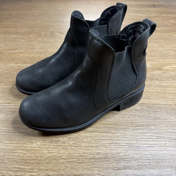 UGG Bonham Chelsea Boots Women's 6.5 Black Leather Wool Lined Water Resistant - Image 4