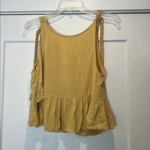 La Hearts by Pac-sun Mustard Tie-Shoulder Peplum Cami size small. - Image 5