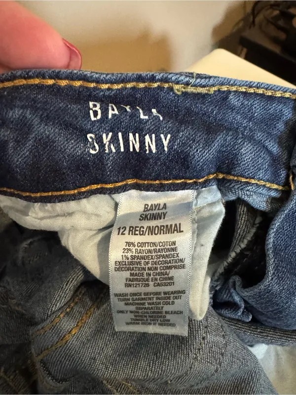 Distressed Skinny Jeans – Aeropostale – Size 12 - Image 4