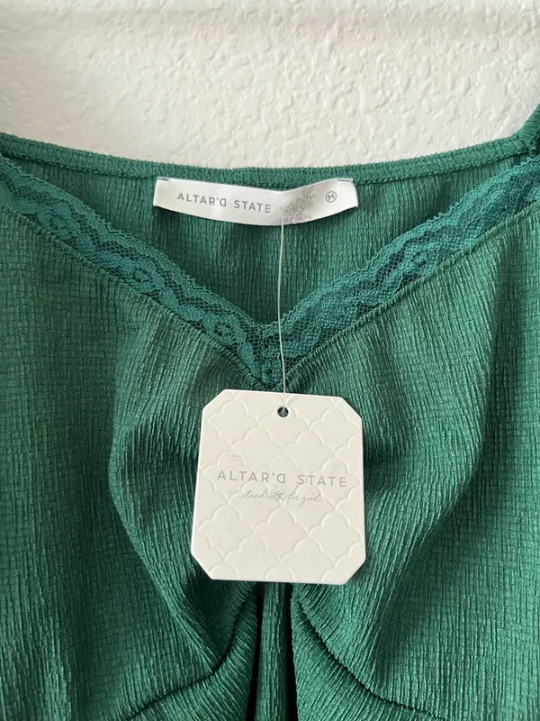 NWT Altar’d State Green Lace‎ Babydoll Blouse Bubble Sleeve Medium - Image 3