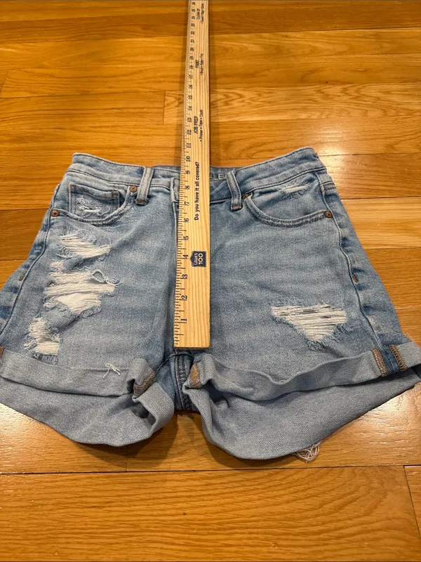 American Eagle outfitters mom jeans shorts size 0 - Image 4