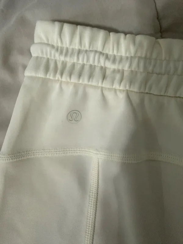 Lululemon Softstreme High-Rise Shorts 4" - Image 5