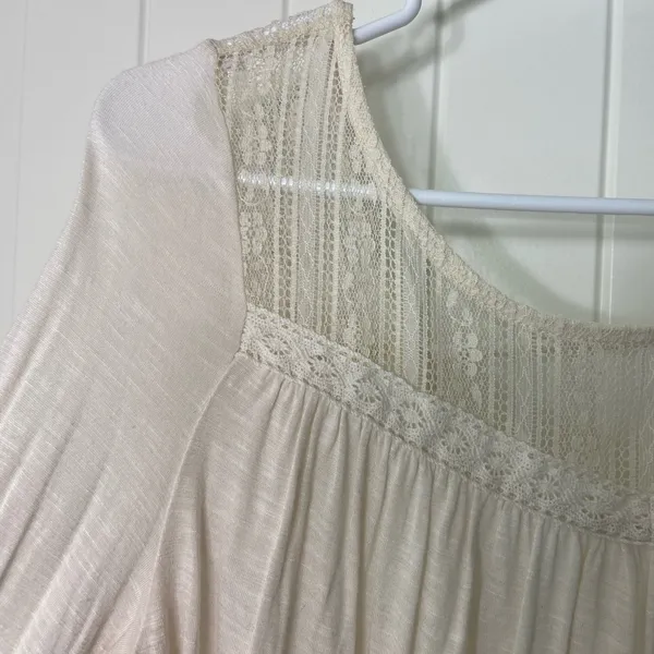 EUC women’s cream lace embroidered‎ neck cutout back long sleeve lightweight top - Image 3