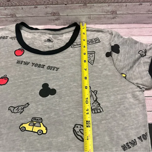 Disney Women’s Gray and Black Graphic Tee size M - Image 5