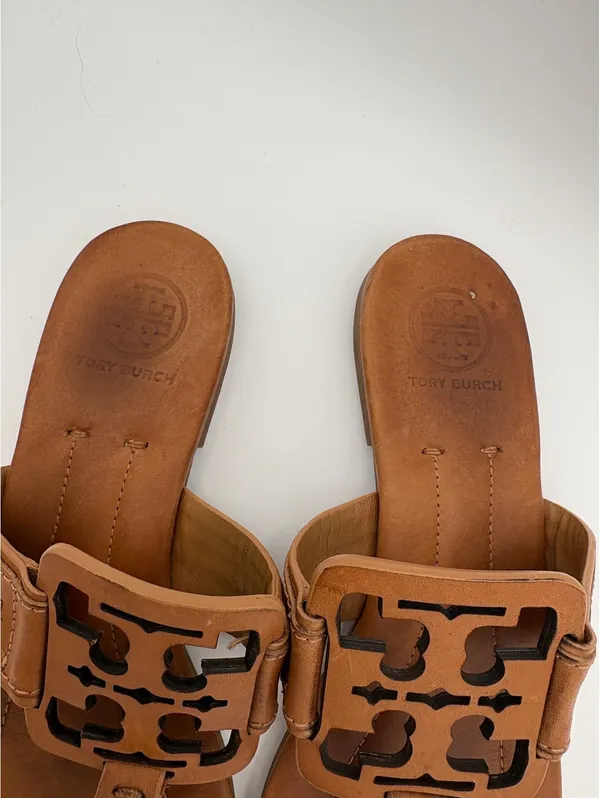 Tory Burch $248 Woman’s 7M Brown Leather Thong Sandals with Logo Accent Size 7M - Image 4